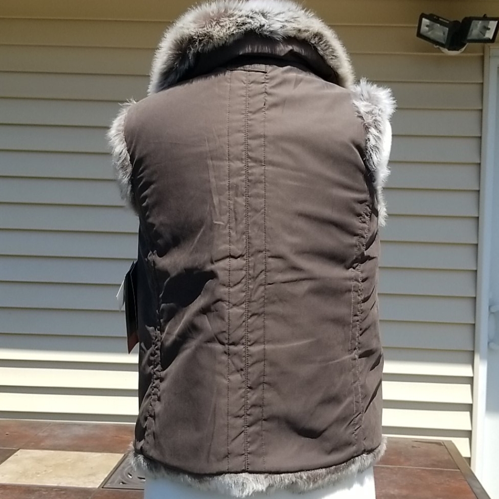 Reversible vest - Picture 2 of 10